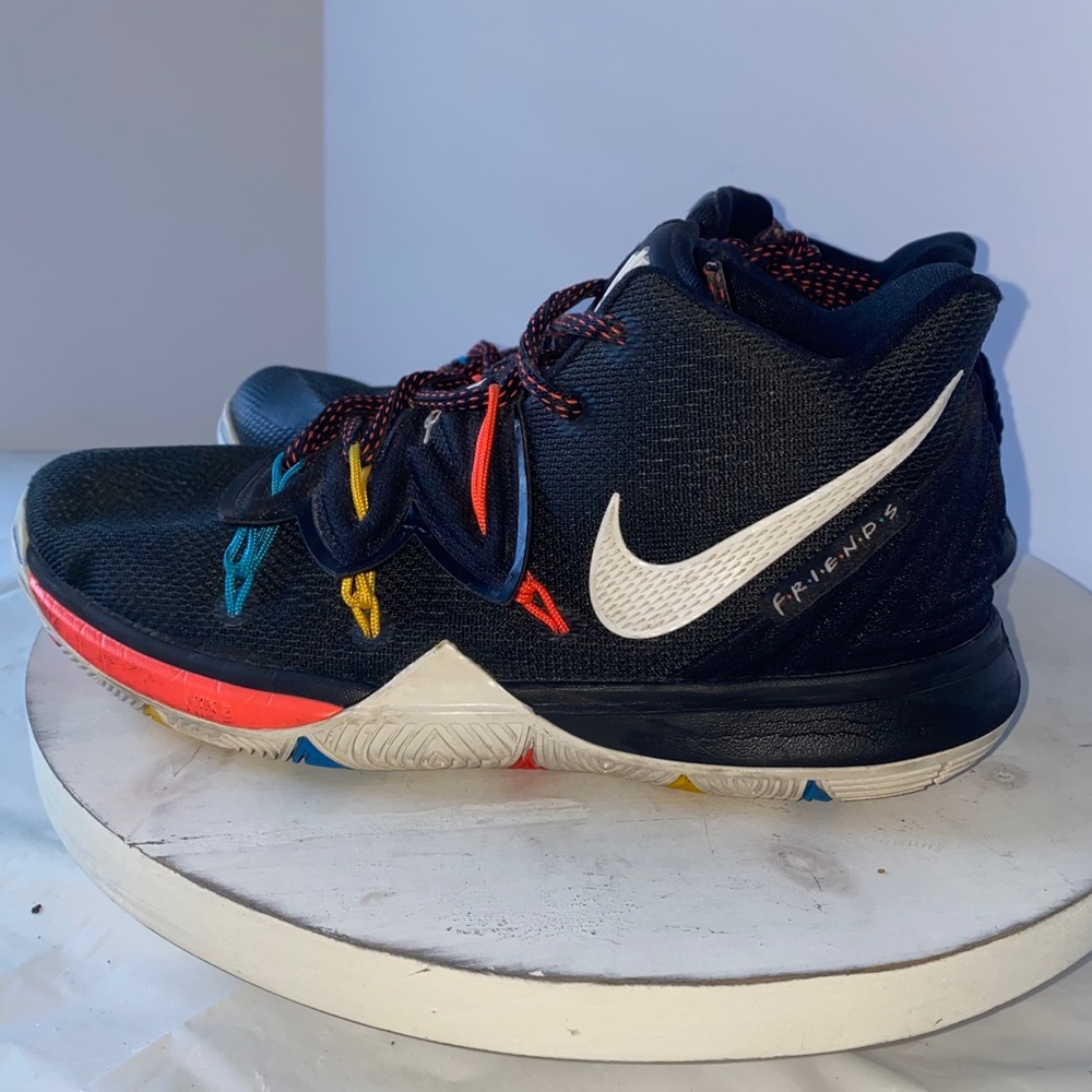 Nike Kyrie 5 Friends Special Edition GS 5Y - Picture 14 of 14